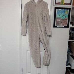 1pc Ladies Hooded,Creamy Solid Color Jumpsuit.Cozy & Fluffy w/❤️ Pattern. Size S